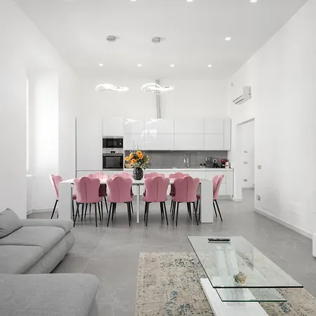 Borghese Palace Luxury Apartament *